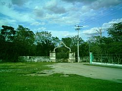 Santa Cruz (Municipio de Tixkokob), Yucatán (03).JPG