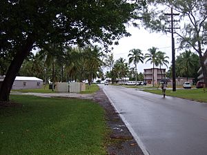 Archivo:Street in Diego Garcia