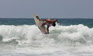 Archivo:Surfer punta carnero ecuador south america