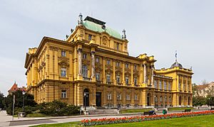 Archivo:Teatro Nacional, Zagreb, Croacia, 2014-04-13, DD 02