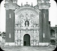 Archivo:Tlaxcala, Santuario De Ocotlan, Carved Stone Front - DPLA - 62497600df80ab793d5fef2a4bdbde7e
