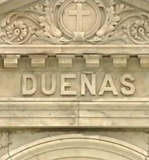 Archivo:Tumba de duenas en Cementerio de los Ilustres en San Salvador