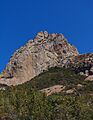 Vista de la peña desde el sendero de acenso