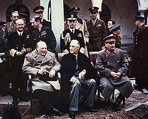 Archivo:Yalta summit 1945 with Churchill, Roosevelt, Stalin