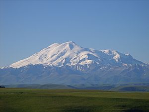 Archivo:Эльбрус с перевала Гумбаши