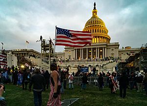 Archivo:2021 storming of the United States Capitol 09