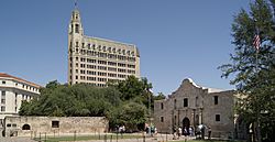 Alamo Mission, San Antonio, Texas, USA.jpg