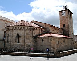 Allariz, Igrexa de Santiago, ábsida.JPG