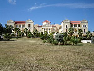 Archivo:American university of the caribbean