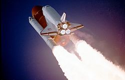 Archivo:Atlantis taking off on STS-27