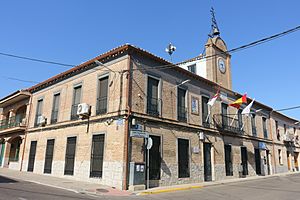 Archivo:Ayuntamiento de La Mata