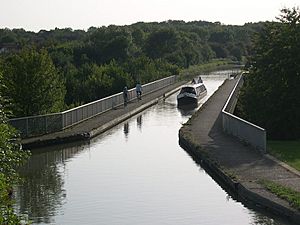 Archivo:BradwellAqueduct-GUC