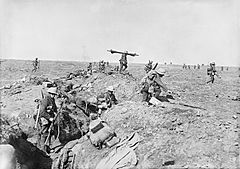 Archivo:British infantry Morval 25 September 1916
