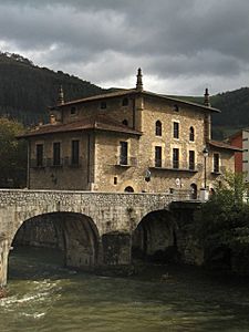 Archivo:Casa -Torre y Palacio de Emparan
