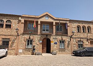 Archivo:Casa consistorial de Iznalloz 01