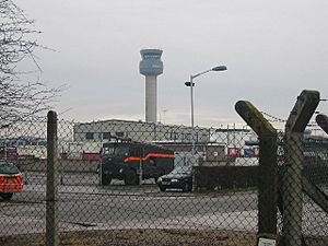 Archivo:East Midlands Airport and the Control Tower - geograph.org.uk - 105789