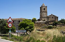 Entrada al pueblo - panoramio.jpg