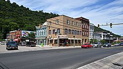 Fairfax St and N Washington St Berkeley Springs WV 2022-08-05 13-14-17.jpg