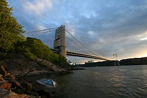 Archivo:George Washington Bridge NYC full span from Hudson