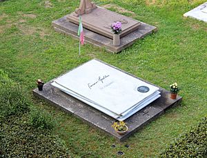 Archivo:Giovanni Spadolini's grave in Cimitero delle Porte Sante (Florence, Italy)