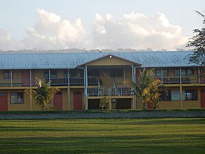 Archivo:Handsome School (30182702370)