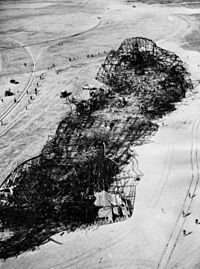 Archivo:Hindenburg wreckage 1937