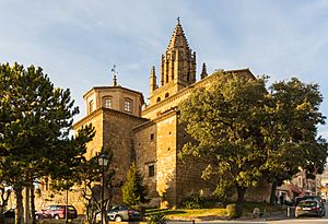 Archivo:Iglesia de San Esteban, Loarre, Huesca, España, 2015-01-06, DD 02