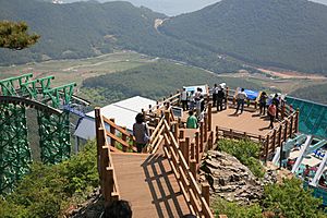 Archivo:Korea-Tongyeong-Hallyeo Waterway Observation Deck-01