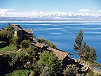 Archivo:Lake Titicaca on the Andes from Bolivia