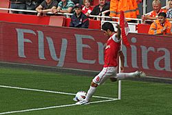 Archivo:Mikel Arteta corner kick Arsenal vs Swansea