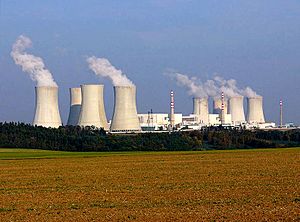 Archivo:Nuclear.power.plant.Dukovany