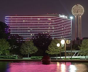 Archivo:Omni Hotel Dallas 2011-11-12