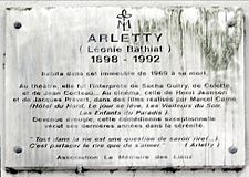 Archivo:Plaque Arletty, 14 rue de Rémusat, Paris 16