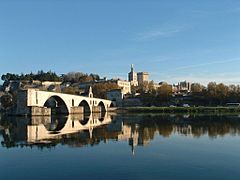 Pont d'Avignon, rocher des Doms, palais des papes.jpg