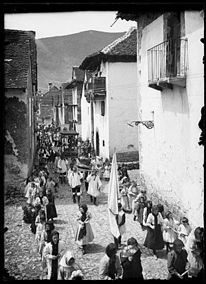 Archivo:Processó pels carrers d'Ansó