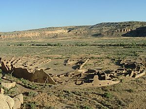 Archivo:Pueblo Bonito Aerial Chaco Canyon
