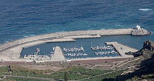 Archivo:Puerto deportivo, Garachico, Tenerife, España, 2022-01-07, DD 60