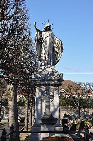 Archivo:Rueil-Malmaison Monument des Trois Enfants de la Reine Marie Christine de Bourbon 002