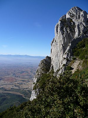 Archivo:Sierra de Cantabria-La Rioja-Spain