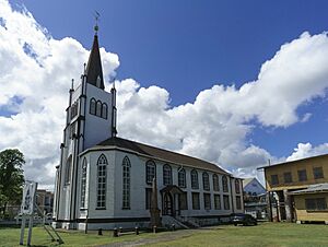 Archivo:St. Andrew's Kirk (22872384204)
