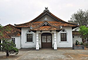 Archivo:Templo da Igreja Tenrikyo de Marília