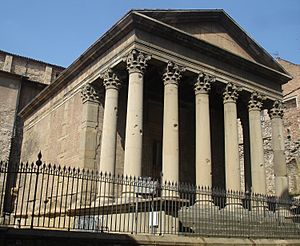 Archivo:Templo romano de Vic - 001