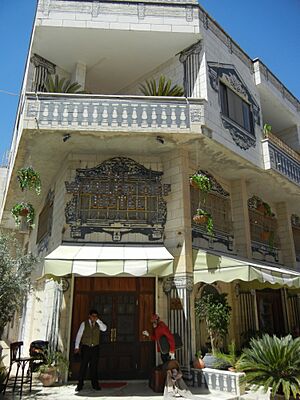 Archivo:The walled off hotel outlook