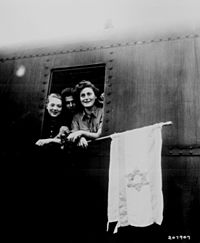 Archivo:These Jewish children are on their way to Palestine after having been released from the Buchenwald Concentration Camp