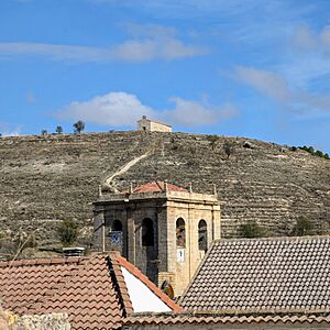 Archivo:Torre de la Iglesia de San Martín y ermita de Santa Centola - Iglesias