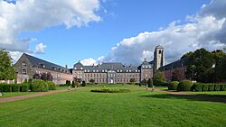 Vellereille-les-Brayeux - Abbaye de Bonne-Espérance - vue depuis la cour d'honneur - 2023-09-23 - 01.jpg