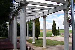 Archivo:Ventosa de la Cuesta plaza de la iglesia lou