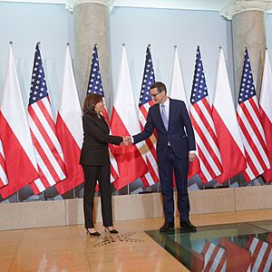 Archivo:Vice President Harris met with Polish Prime Minister Morawiecki in Warsaw in response to Russian invasion of Ukraine