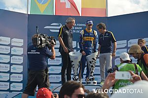 Archivo:2015 Punta del Este ePrix Podium 089