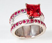 Archivo:5-carat ruby ring